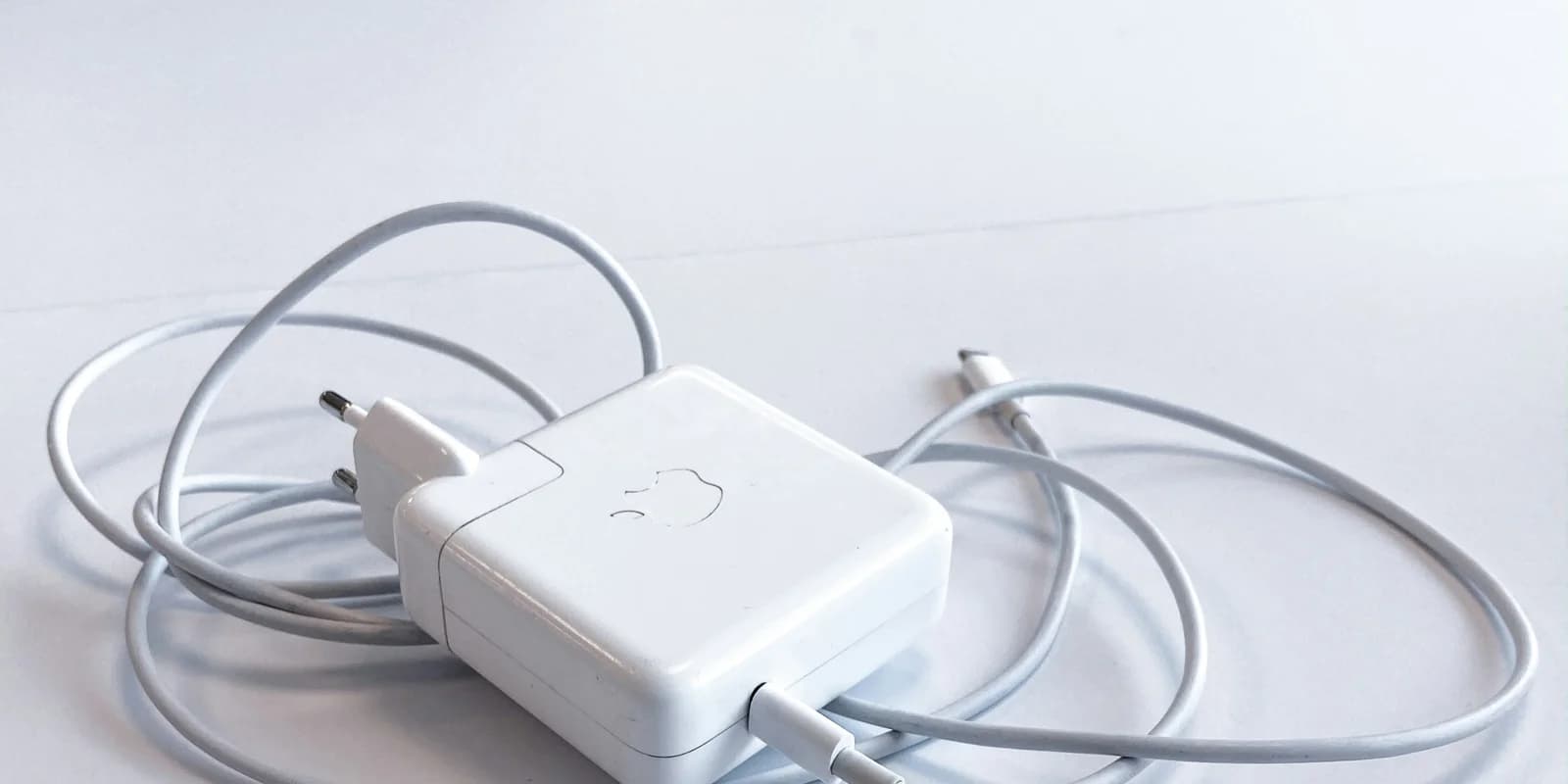 Best GaN Chargers for MacBook Pro (2026): 100W, 140W, and Desktop Picks
