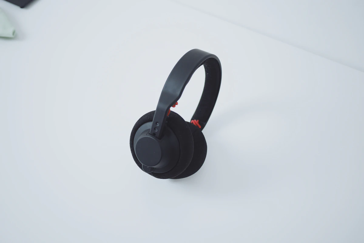 Best Noise‑Cancelling Headphones (2026): What to Buy, What to Skip